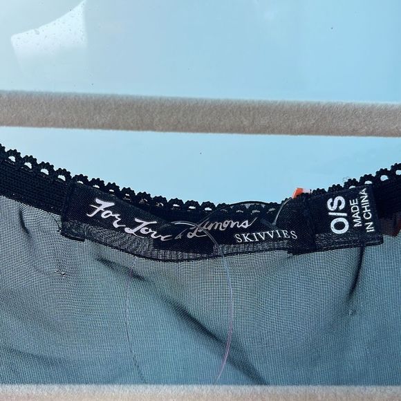 FOR LOVE & LEMONS LACE VANITY ROBE Black Lace - Picture 5 of 9